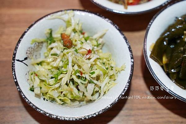 【北車牛肉麵，北車美食】良品牛肉麵  40年老店 超大塊牛肉 也有水餃、雞腿飯、排骨飯可以選擇喔~ (25).JPG