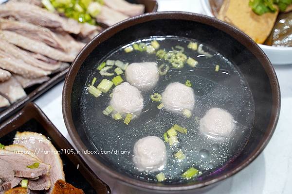 【蘆洲鵝肉飯】偶鵝嚐嚐-蘆洲店 #鹹水鵝 #燻鵝 #鵝頭 #鵝掌 #鵝翅 #鵝腸 喜吃鵝肉、鵝內臟的朋友可別錯過 (12).JPG