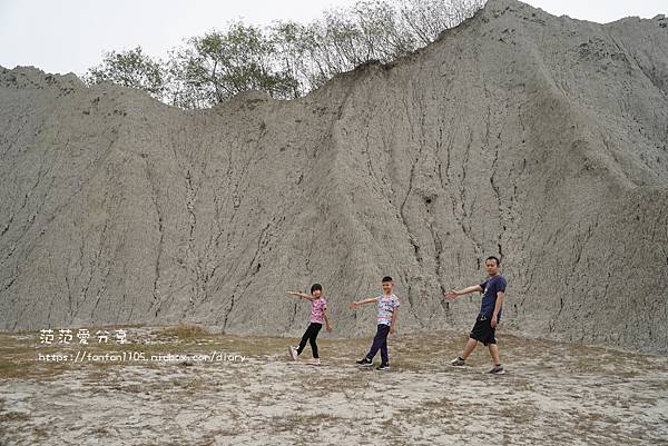 【高雄景點】田寮月世界 泥火山 超美壯觀獨特奇景 免門票 好拍又好走 (7).jpg