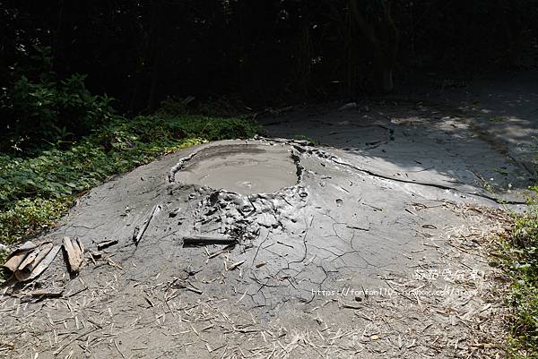 【高雄景點】小滾水泥火山 看泥火山噴發 咕嚕咕嚕 非常棒的大自然教育 (4).jpg 【高雄景點】小滾水泥火山 看泥火山噴發 咕嚕咕嚕 非常棒的大自然教育 (4).jpg