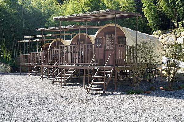 【南投住宿】溪部好呆庄 露營車住宿 魔術表演、沙坑、兒童遊戲區、露天電影院 親子必住懶人露營區 (33).JPG