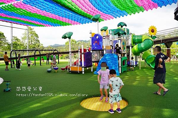 民間親子生態園區 免門票超大親子公園｜超大彩虹溜滑梯｜大草皮｜天空步道｜還有遮陽 親子休閒娛樂的好地方 (1).JPG