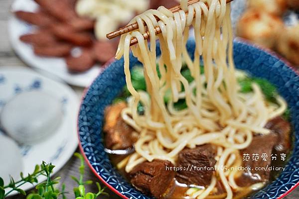 漢來美食五星宅配美食開箱，漢來宅美食也太好吃！下午茶宵夜人氣必吃冷凍食品！ (11).JPG