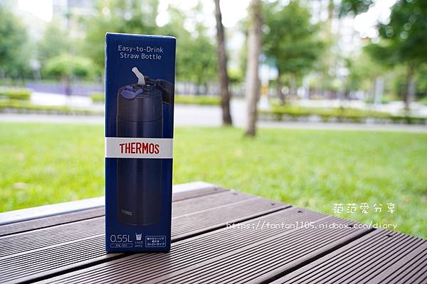 THERMOS 膳魔師 不銹鋼真空保冷瓶 一鍵開啟 隨時都能喝到涼爽的飲品 (1).JPG