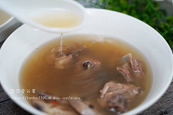 【台中宅配雞湯甜湯】奉湯 功夫煲湯 微波即食 鹹湯 甜湯通通都有 小資族必備美味 (9).JPG