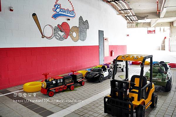 【天母親子樂園】棒龍樂園 天母棒球場兒童樂園 電動車 球池 雨天備案 (4).JPG