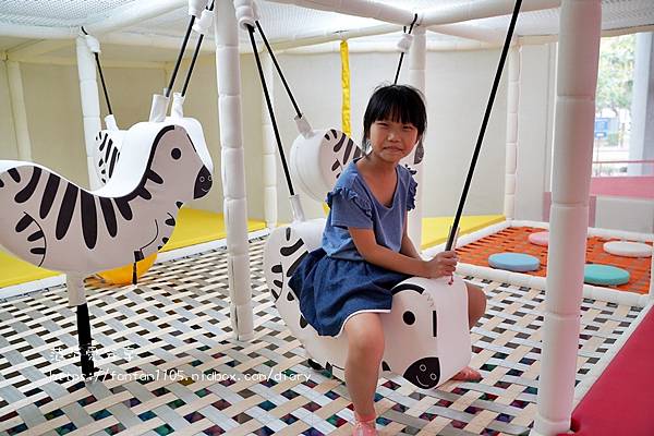 【天母親子樂園】棒龍樂園 天母棒球場兒童樂園 電動車 球池 雨天備案 (9).JPG