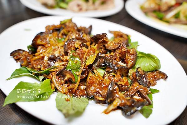 【宜蘭美食】百匯甕窯雞快炒餐廳 榮獲十大好食餐廳 二連霸 五結必吃美味餐廳 鮮嫩多汁窯烤雞 (16).JPG