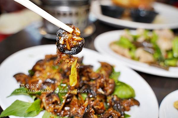 【宜蘭美食】百匯甕窯雞快炒餐廳 榮獲十大好食餐廳 二連霸 五結必吃美味餐廳 鮮嫩多汁窯烤雞 (19).JPG