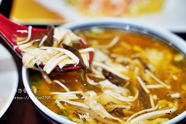 【中和炒飯】菱東方｜平價鼎泰豐｜炒飯｜麵食｜炒手｜必點排骨蛋炒飯 (14).JPG