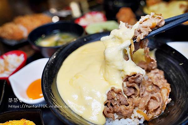 【台北美食】新丼 26種平價創意丼飯，只要$128元起 #起司瀑布 #無敵炸豬排 CP值超高的 (16).JPG