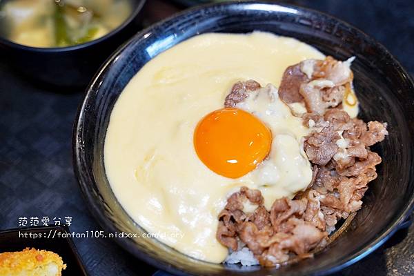 【台北美食】新丼 26種平價創意丼飯，只要$128元起 #起司瀑布 #無敵炸豬排 CP值超高的 (21).JPG