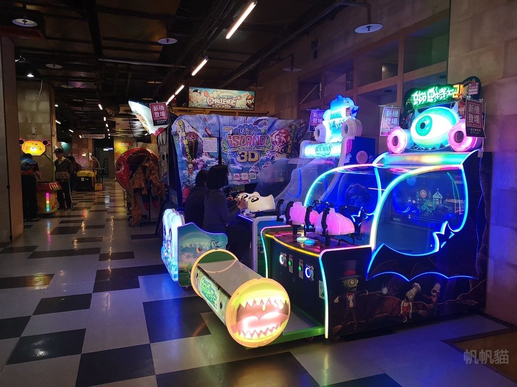 E7play三重館恐龍出沒注意 夜光保齡球派對電動撞球飛鏢 一票玩到底 欣傳媒 E7play三重館恐龍出沒注意 夜光保齡球派對電動撞球飛鏢 一票玩到底 欣傳媒