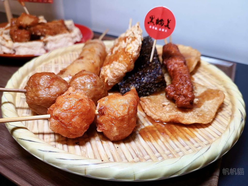 黑輪美,串炸,逢甲夜市,關東煮,黑胡椒醬汁,朝天椒,黃金泡菜,台中,西屯,逢甲,逢甲美食,小吃