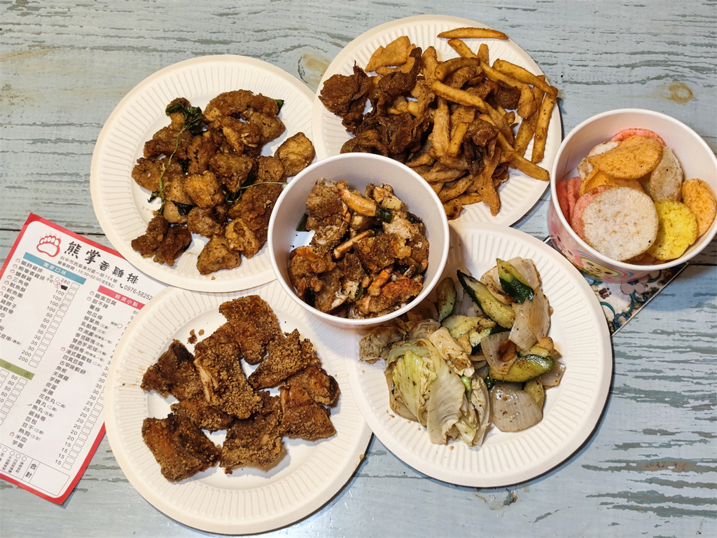 【台中 美食】熊掌香鸡排 人生总有迷茫的时候，买签诗鸡排就能