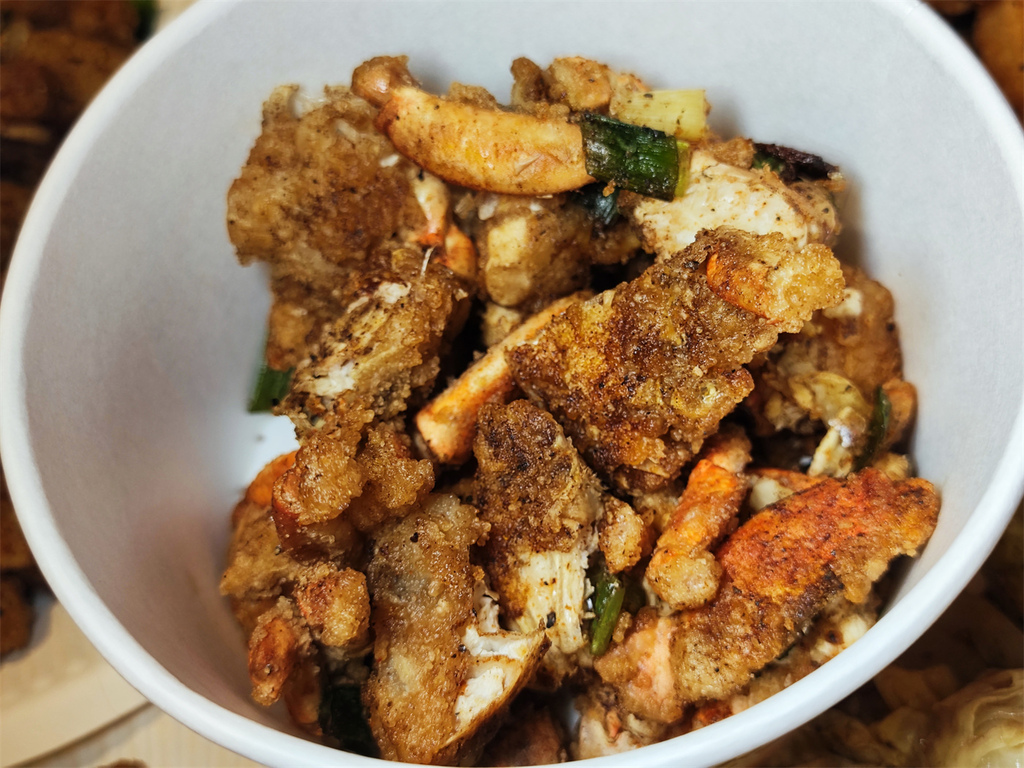 【台中 美食】熊掌香鸡排 人生总有迷茫的时候，买签诗鸡排就能