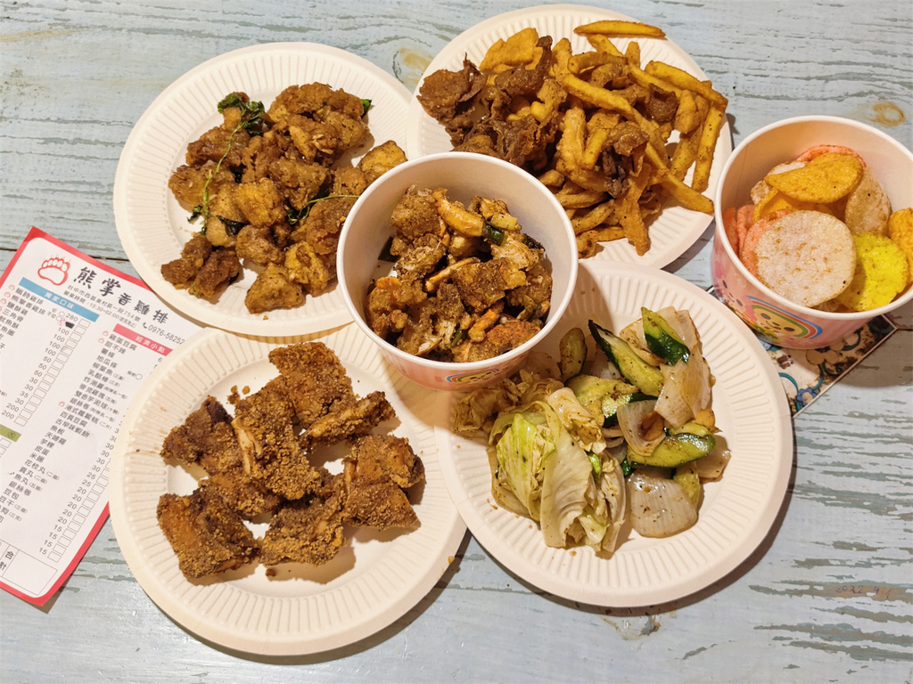 【台中 美食】熊掌香鸡排 人生总有迷茫的时候，买签诗鸡排就能