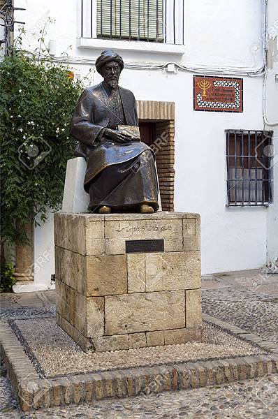 24189082-Statue-of-Maimonides-in-Cordoba-Spain-Medical-Jewish-rabbi--Stock-Photo