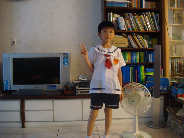 2009年8月31日哥哥上小學第一天3.JPG