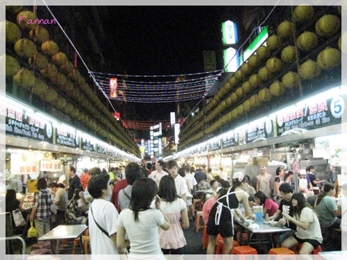 基隆廟口,停車,魯肉飯,豬腳,蝦仁焿;,油粿,油葱粿,一口香腸