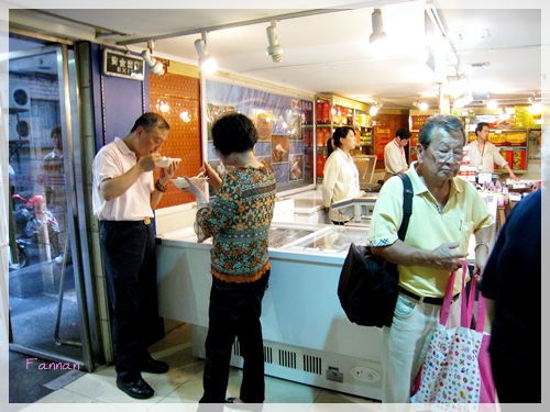 上海自由行,，小楊生煎,小楊生煎包;上海第一食品,上海南京路步行街