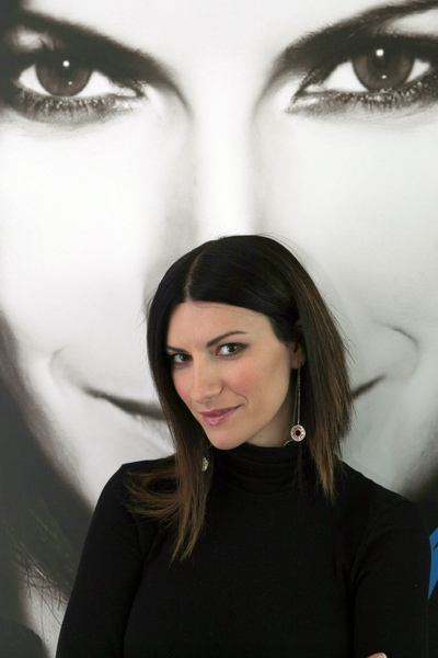 29980_Celebutopia-Laura_Pausini_poses_to_present_her_new_album_Early_Spring_in_Madrid-04_122_896lo.jpg