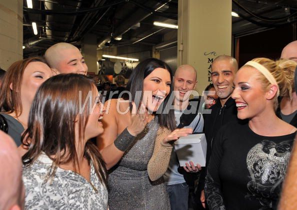 Laura Pausini and members of Le Reve