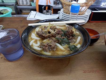 牧のうどん牛肉烏龍-石上三年日文口譯翻譯.JPG