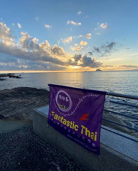 2023~光輝十月~繽紛泰公休日~祝~平安健康^_^