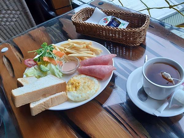 烏來-一泊兩食，CP值超高的溫泉民宿-明月溫泉會館˙日月民宿