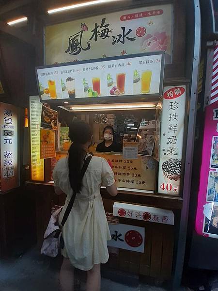 一中街夜市平價鐵板料理-二口美食，超好喝消暑飲品-鳳梅冰、臭