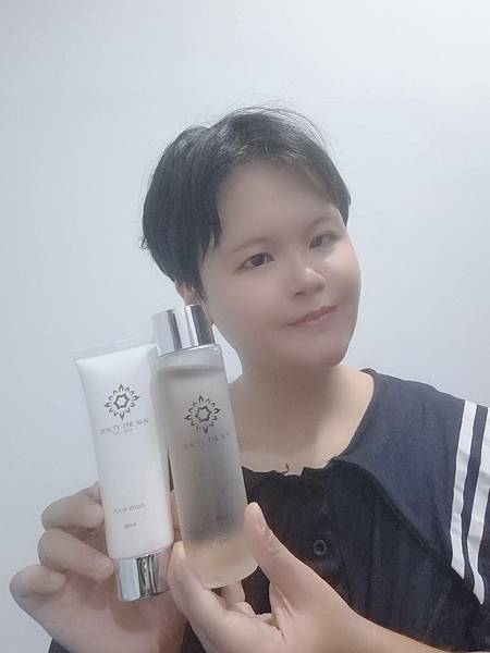來自太陽女神的守護，拯救肌膚大作戰!晨曦美肌-淨痘煥膚洗顏乳