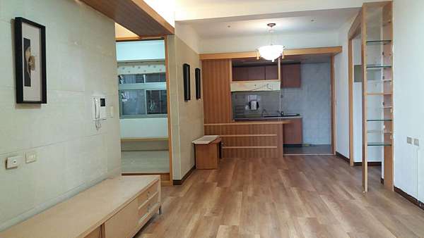 還是喜歡荷蘭村的機能走路可以到大潤發購物中心 裡面又有有全家便利商店 離新竹巨城遠東sogo又近 不愛上新竹國泰荷蘭村 都難 0901 130 682 新竹荷蘭村大新竹預售屋 竹北房地產資訊站