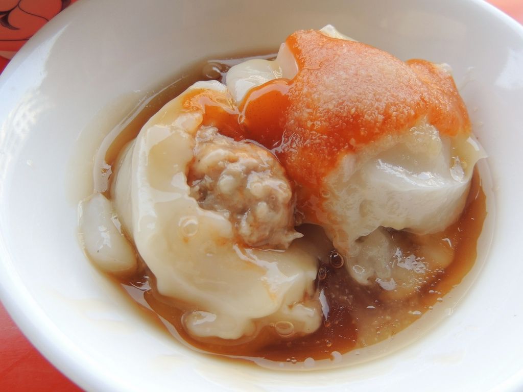 食記 赤山肉圓大塊肉蒸肉圓古早味芋丸配碗四神湯的台灣味午餐 俺是老終吃很胖