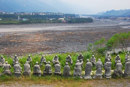 漂流木墳場