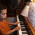 Joshua彈琴