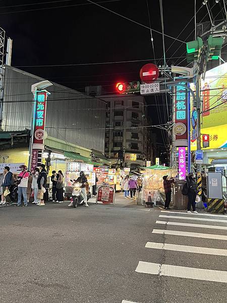 桃園~美食~桃園區~夜市~桃園夜市~麵線.甜不辣.地瓜球.阿