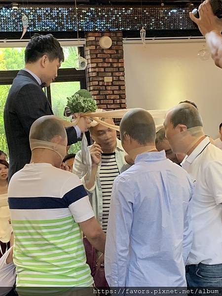 新郎敢不敢這樣抽花椰菜 婚禮上友情大考驗 幸福宣言婚禮顧問 婚紗禮服 痞客邦 新郎敢不敢這樣抽花椰菜 婚禮上友情大考驗 幸福宣言婚禮顧問 婚紗禮服 痞客邦
