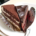 單片提拉米蘇與經典巧克力蛋糕