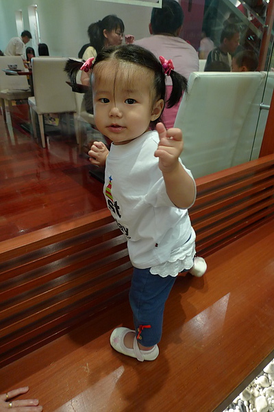 吃飽了才有精神爬喔!