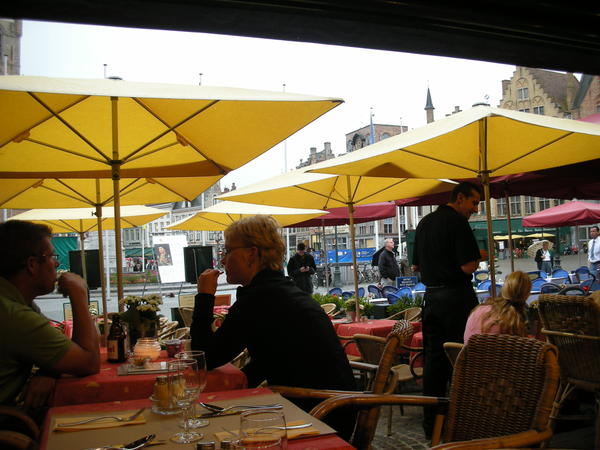 大家喜歡坐外面