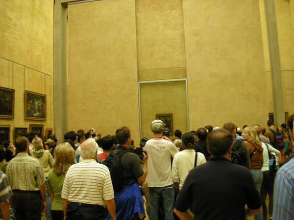 大家一進去就衝蒙那麗莎