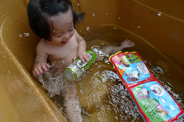 玩到頭髮都翹起來~