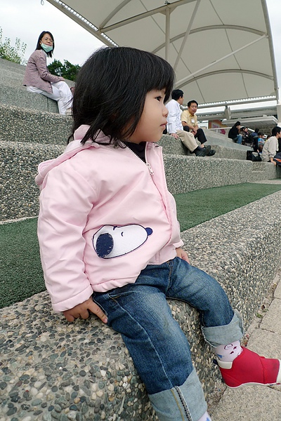 媽咪趕著出門，讓我以香菇頭亮相