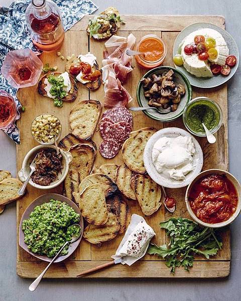 adaymag-food-board-new-trend-that-you-should-definitely-try-in-your-next-party-02.jpg
