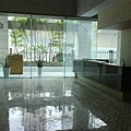 LOBBY03.JPG