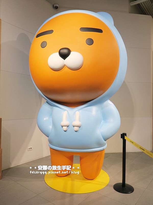 韓國 首爾弘大 萌度破表 Kakao Friends Ryan Cafe旗艦店 카카오프렌즈 小心荷包失守 安娜の放生手記 痞客邦