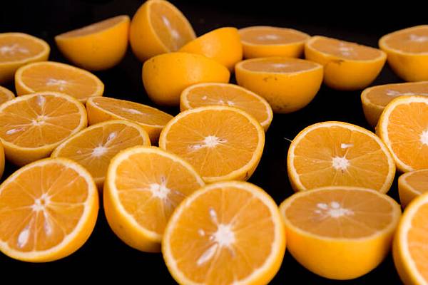 oranges-1323150-639x426.jpg