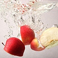 apples-in-water-1328302-639x467.jpg