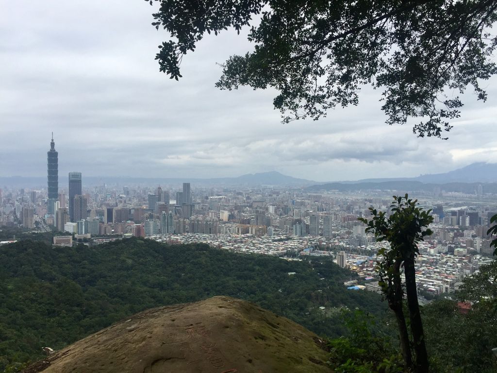 台北南港登山-南港山縱走親山步道-來到四獸山登上九五峰【丁小羽登山篇】